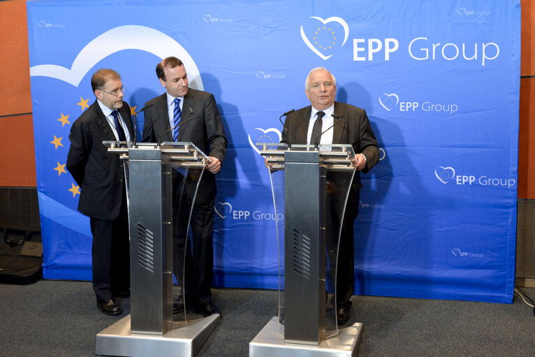 Foto 4: Press conference of the new EPP Group President