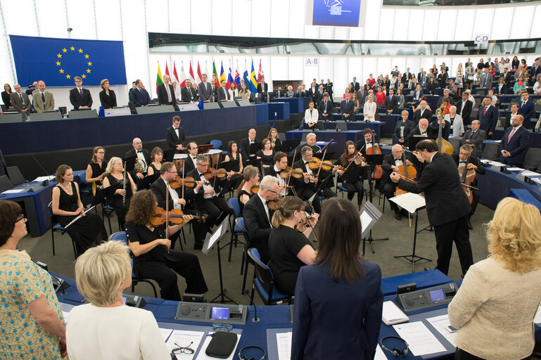 Снимка 14: Plenary session week 27-2014 - Opening of the plenary and election of the President of the Parliament (first ballot)