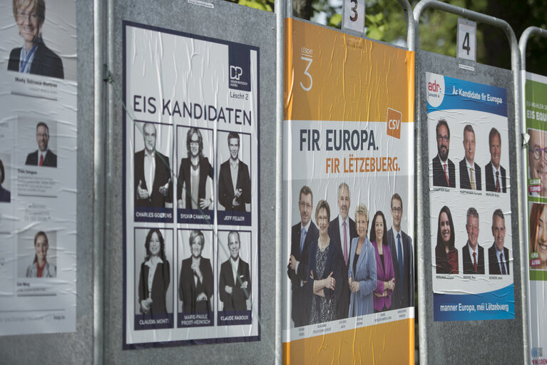 Fotogrāfija 30: EE2014 European Elections campaignEE2014 - European Election 2014 - Vote of EPP Candidate to EC Presidency.European election candidat Jean Claude  JUNCKER  CSV picturing at poll in center of culture at Capellen GDL on sunday 25 2014