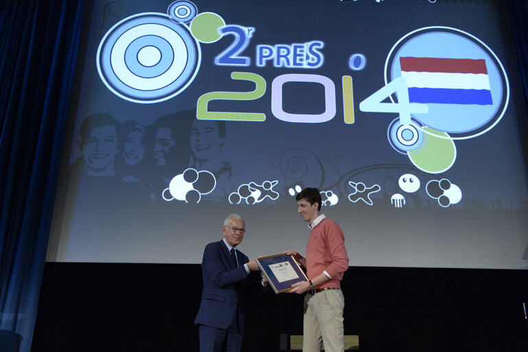 Zdjęcie 9: 2nd Prize Aron VAN WIJK- Representing the Dutch project ' JouwDelft & Co ',   Charlemagne youth prize 2014 - Award ceremony