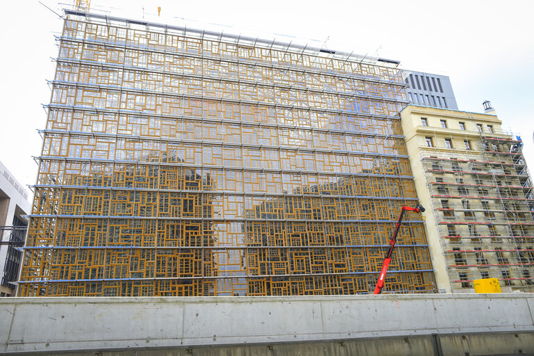 Photo 8: The new meeting venue of the European Council, named EUROPA, a coherent area with the Council buildings  ' Justus Lipsius 'at the corner of the Schuman roundabout and  'LEX ' , located in Rue de la Loi.