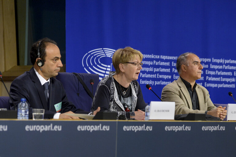 Fotografie 14: Press conference ' Escalating State Violence in Turkey; Kurdish People under Attack '