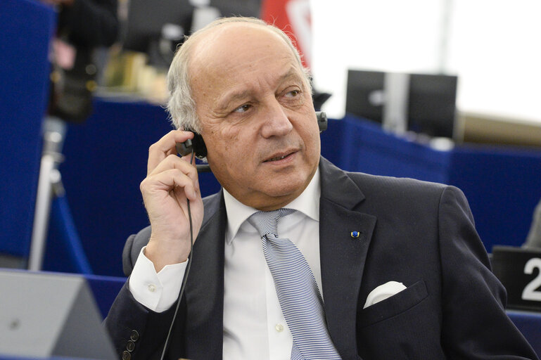 Foto 4: Plenary session week 03 2016 - Laurent FABIUS -  French Minister for Foreign affairs and International Development addresses the plenary on the Paris Climate Conference - Cop 21