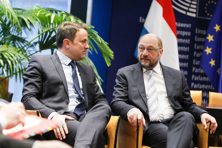 Zdjęcie 1: Review of the Luxembourg Presidency of the EU.  Visit of the Luxembourg Prime Minister to the European Parliament in Strasbourg.  Martin SCHULZ - EP President meets with Xavier BETTEL - Prime Minister of Luxembourg