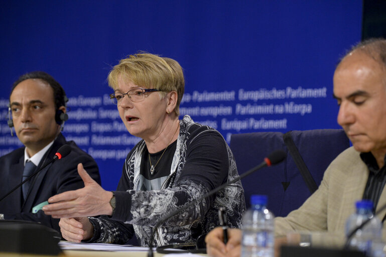 Fotografie 12: Press conference ' Escalating State Violence in Turkey; Kurdish People under Attack '