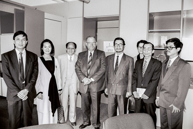 Foto 2: (Hans) Johannes Wilhelm PETERS receives an international delegation in Strasbourg