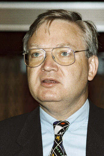 Valokuva 32: MEP Rolf LINKOHR during the plenary session at the EP in Strasbourg