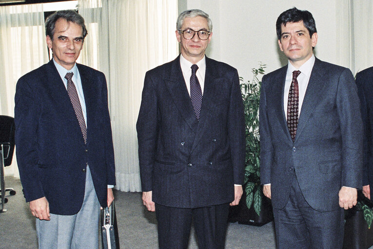 Foto 2: Enrique BARON CRESPO - EP President, meets with guests