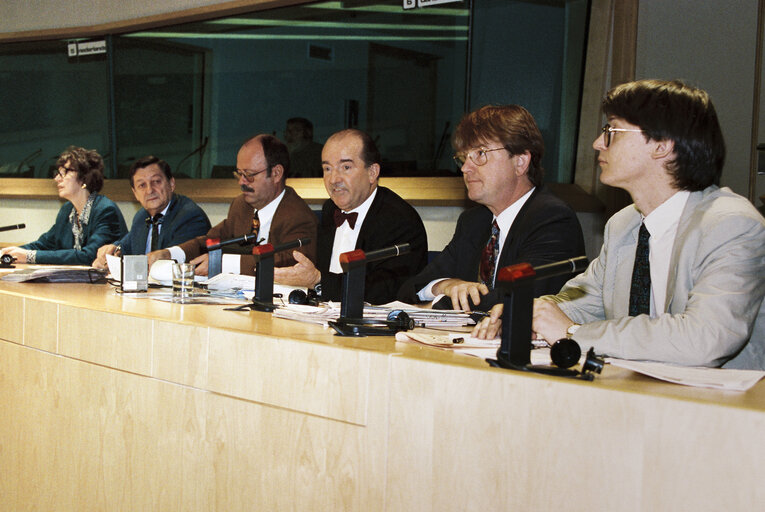 Fotografija 4: Inauguration of the press room of the European Parliament in Brussels in 1993