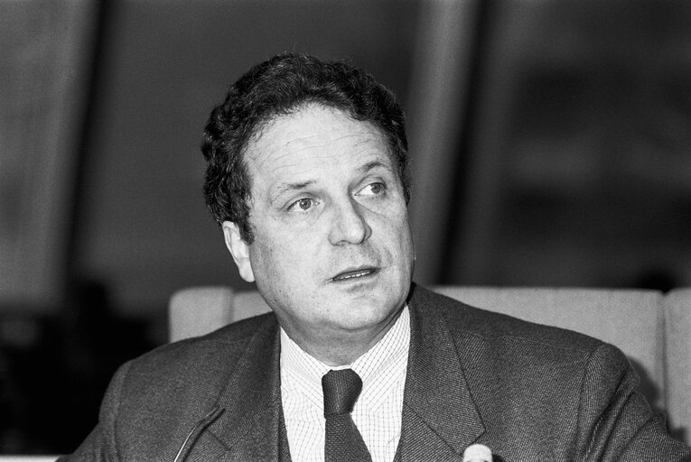 Suriet 17: The MEP Jean-Pierre COT during a session in Strasbourg in February 1990.