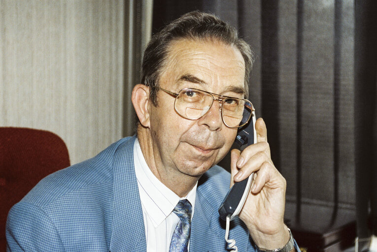 Fotografia 6: Portrait of MEP Niels Anker KOFOED in his office at the EP in Strasbourg