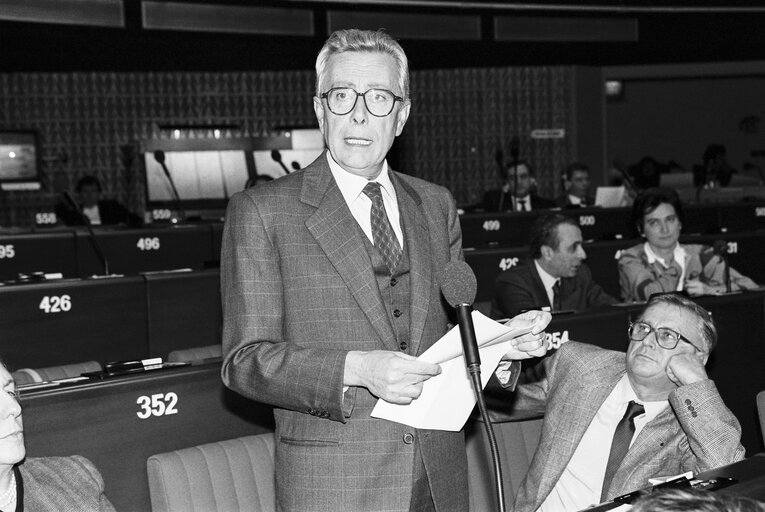 MEP Arnaldo FORLANI in the hemicycle at the European Parliament