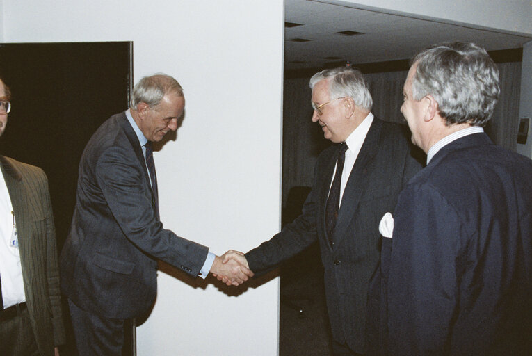 Φωτογραφία 1: Egon KLEPSCH - EP President meets with Uffe ELLEMAnN-JENSEN Foreign Minister of Denmark