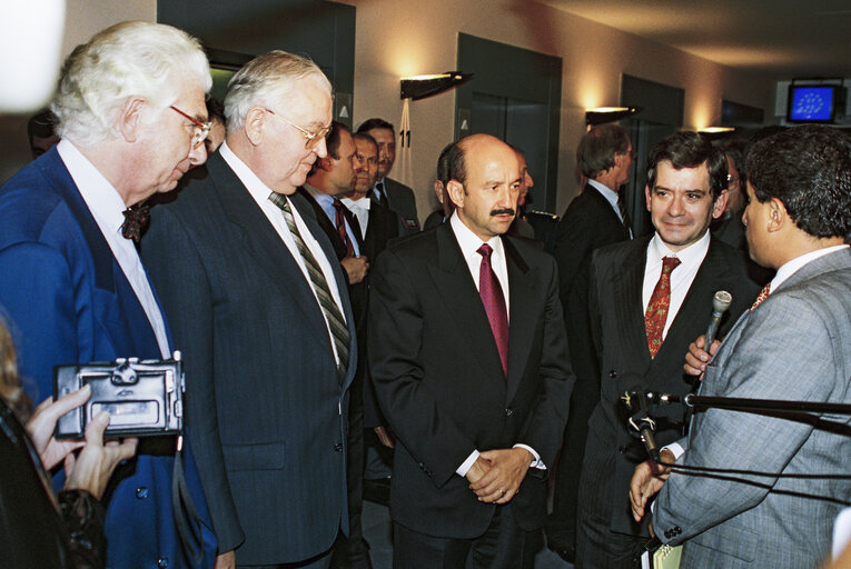 Photo 16: Press point with the President of the Republic of Mexico