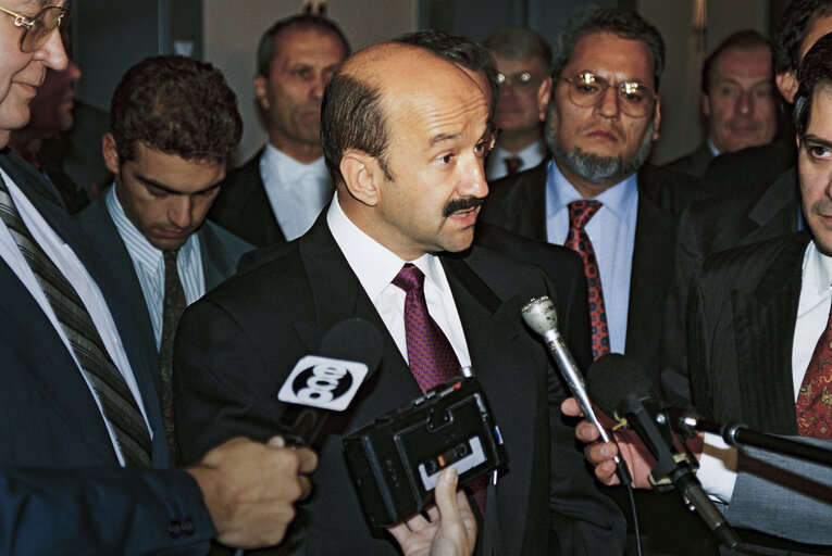 Photo 15: Press point with the President of the Republic of Mexico