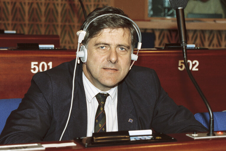 Φωτογραφία 27: MEP James NICHOLSON during the plenary session at the EP in Strasbourg