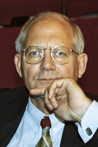 Valokuva 46: MEP Wim van VELZEN during the plenary session at the EP in Strasbourg