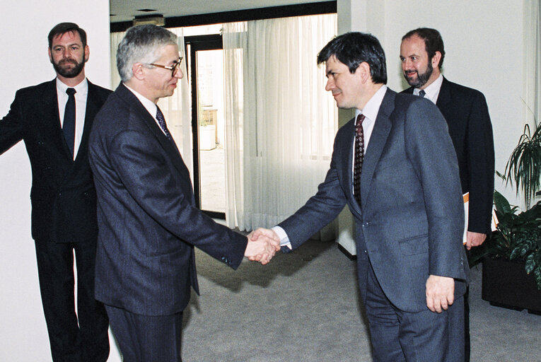 Foto 5: Enrique BARON CRESPO - EP President, meets with guests