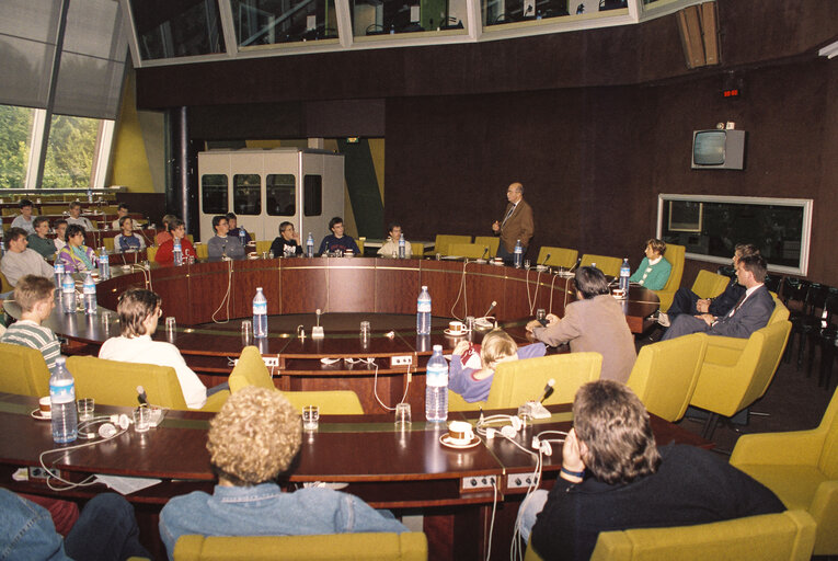 Fotografija 16: MEP's meet with students at the EP in Strasbourg