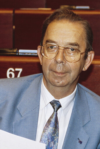 Fotografie 15: Portrait of MEP Niels Anker KOFOED in the hemicycle at the EP in Strasbourg