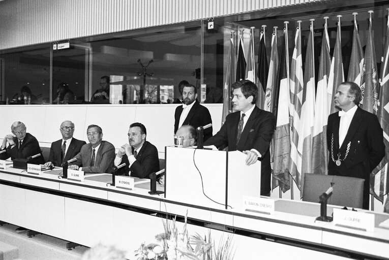 Fotografi 5: Meeting with belgian politicians at the European Parliament in Brussels in October 1989.