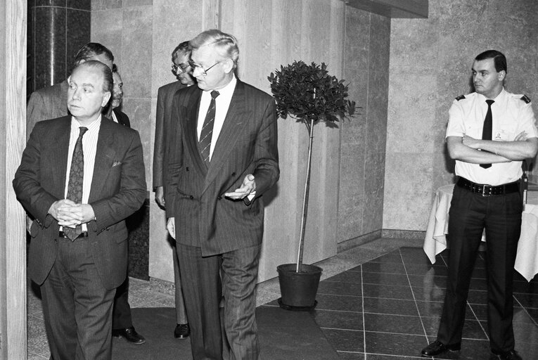 Foto 6: Meeting with belgian politicians at the European Parliament in Brussels in October 1989.