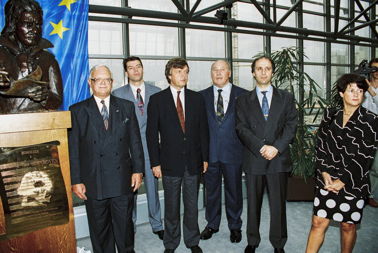 Fotografija 4: Inauguration of the sculpture of Ludwig VON BEETHOVEN, in commemoration of the first anniversary of the European anthem.