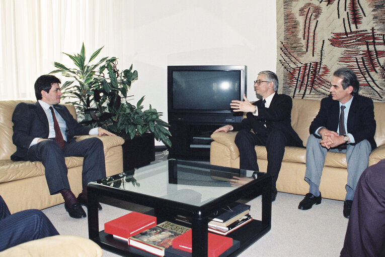 Foto 3: Enrique BARON CRESPO - EP President, meets with guests