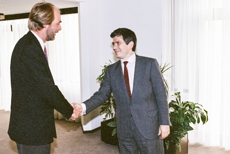 Enrique BARON CRESPO - EP President, meets with a guest
