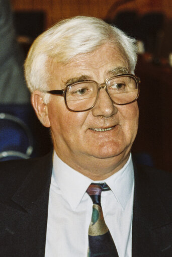 Φωτογραφία 26: MEP James ( Jim ) FITZSIMONS during the plenary session at the EP in Strasbourg