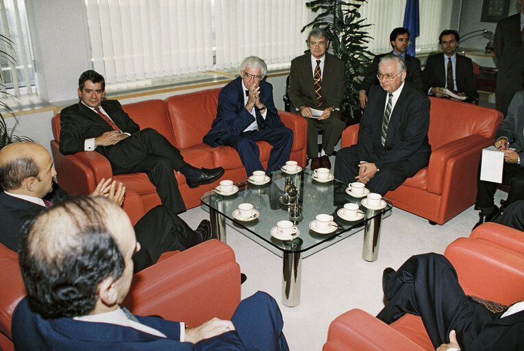 Photo 6: Egon A. KLEPSCH EP President meets with Carlos SALINAS de GORTARI.