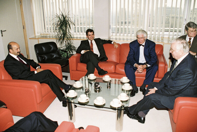 Photo 7: Egon A. KLEPSCH EP President meets with Carlos SALINAS de GORTARI.