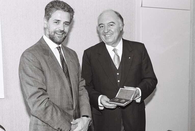 Roberto FORMIGONI with guests at his office