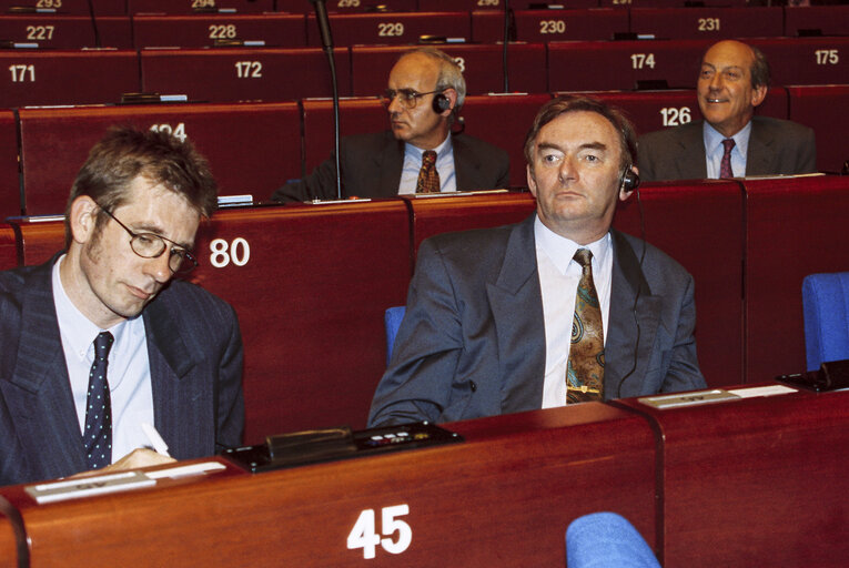 Valokuva 9: Padraig FLYNN - European Commissioner for Social Affairs during the plenary session at the EP in Strasbourg