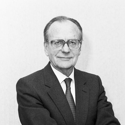 Foto 3: MEP Ioannis PESMAZOGLOU portrait