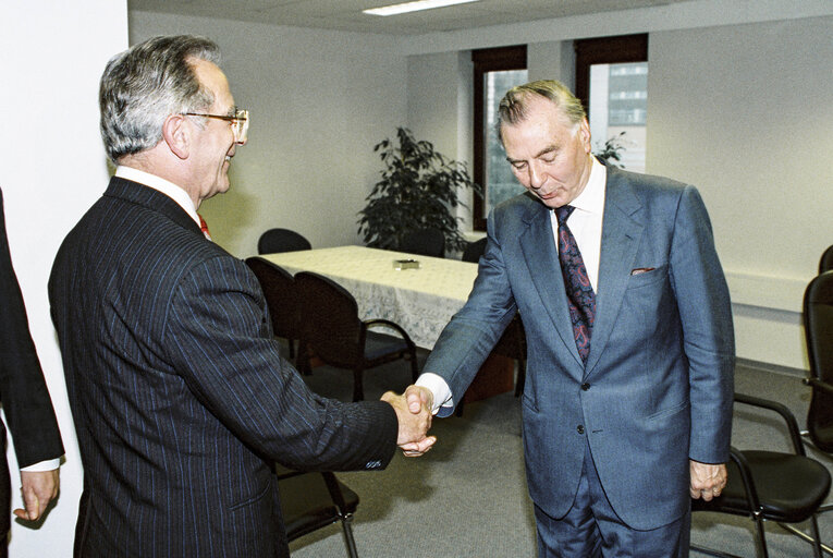 Fotografie 5: Mep Leo TINDEMANS meets with Zivota PANIC minister of defense of Yugolasvia