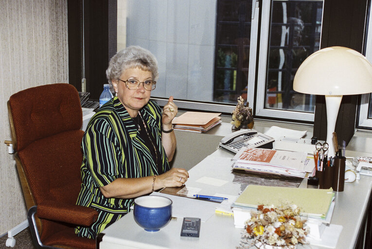 Φωτογραφία 7: Portrait of MEP Tove NIELSEN in her office at the EP in Strasbourg