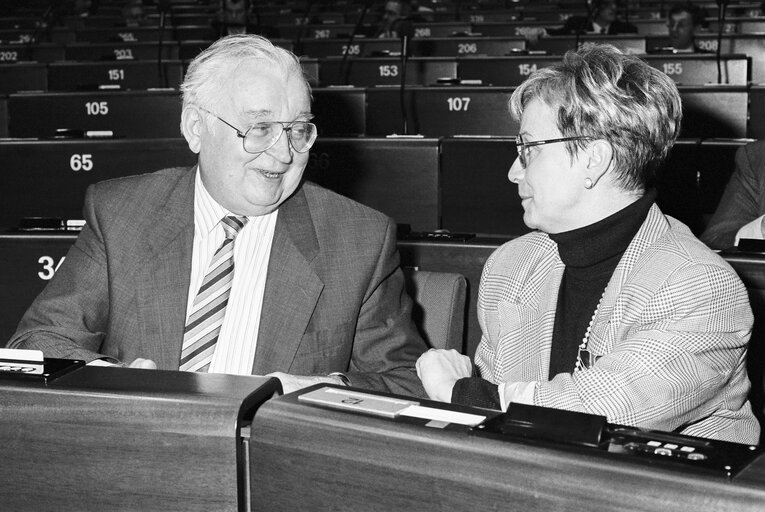 Foto 13: MEPs Egon KLEPSCH and Doris PACK at the European Parliament in Strasbourg