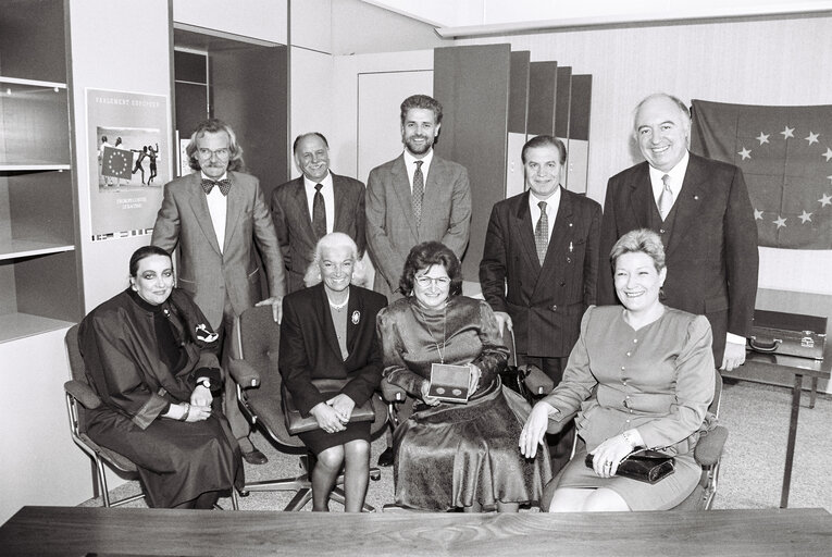 Fotogrāfija 4: Roberto FORMIGONI with guests at his office