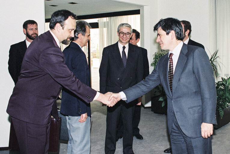 Foto 4: Enrique BARON CRESPO - EP President, meets with guests