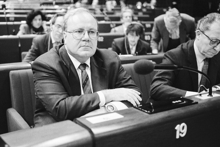 Suriet 1: European Commissioner Martin BANGEMANN in Plenary Session at the European Parliament in Strasbourg