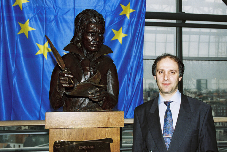 Fotografija 7: Inauguration of the sculpture of Ludwig VON BEETHOVEN, in commemoration of the first anniversary of the European anthem.