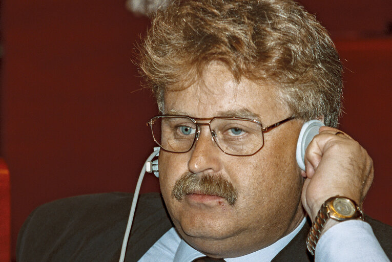 Φωτογραφία 4: MEP Elmar BROK during the plenary session at the EP in Strasbourg