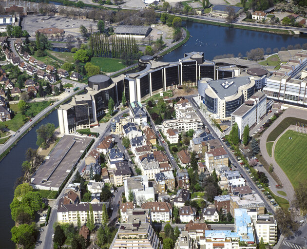 Valokuva 1: Aerial view of the European institutions in Strasbourg