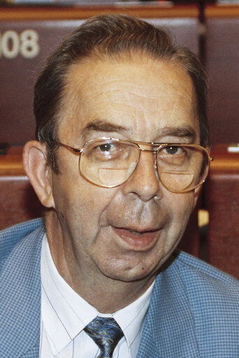 Fotografie 12: Portrait of MEP Niels Anker KOFOED in the hemicycle at the EP in Strasbourg