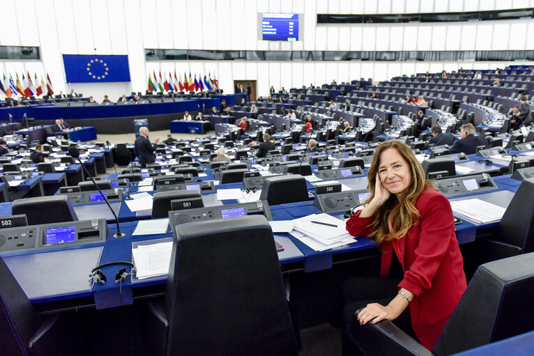 Foto 5: Teresa BARRIO JIMENEZ-BECERRIL in plenary session Week 40 2017 in Strasbourg