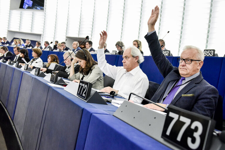 Photo 2: Boleslaw PIECHA in plenary session Week 40 2017 in Strasbourg