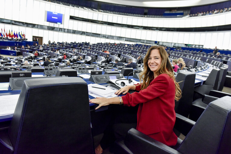 Foto 2: Teresa BARRIO JIMENEZ-BECERRIL in plenary session Week 40 2017 in Strasbourg