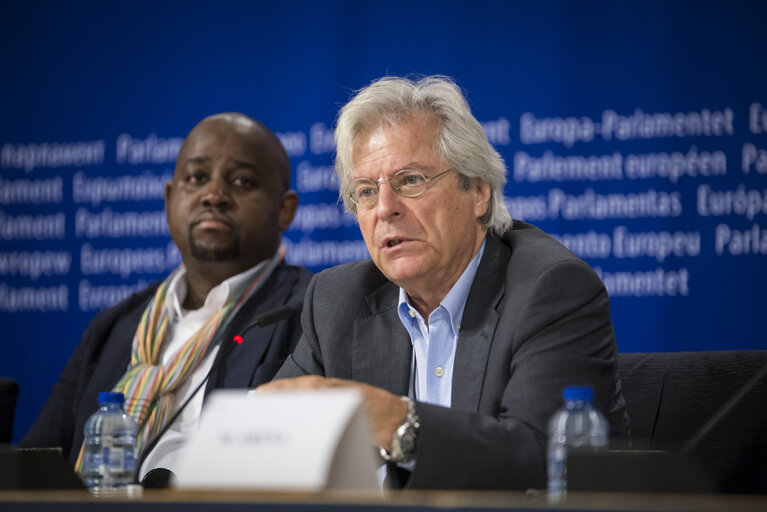 Fotografia 1: Press conference on ' Sponsorship scheme for human rights defenders in DRC '