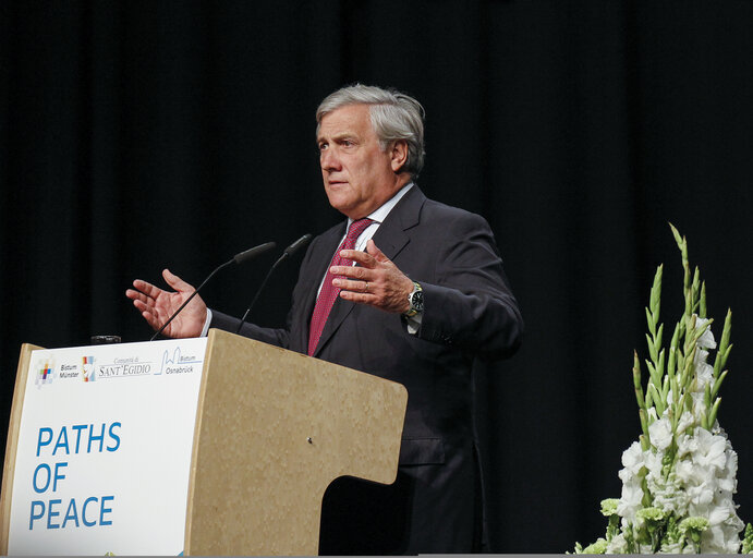 Fotografija 10: Visit of the President of the European Parliament to Munster. Antonio Tajani, President of the European Parliament holds a keynote speech during a visit of the opening ceremony of the Paths of Peace meeting in Muenster, 10 September 2017.